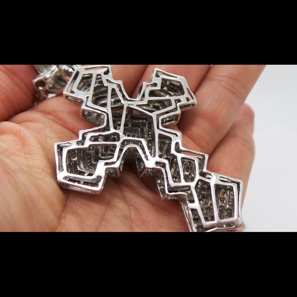 10K GOLD DIAMOND CLUSTER CROSS PENDANT necklace - Picture 11 of 11